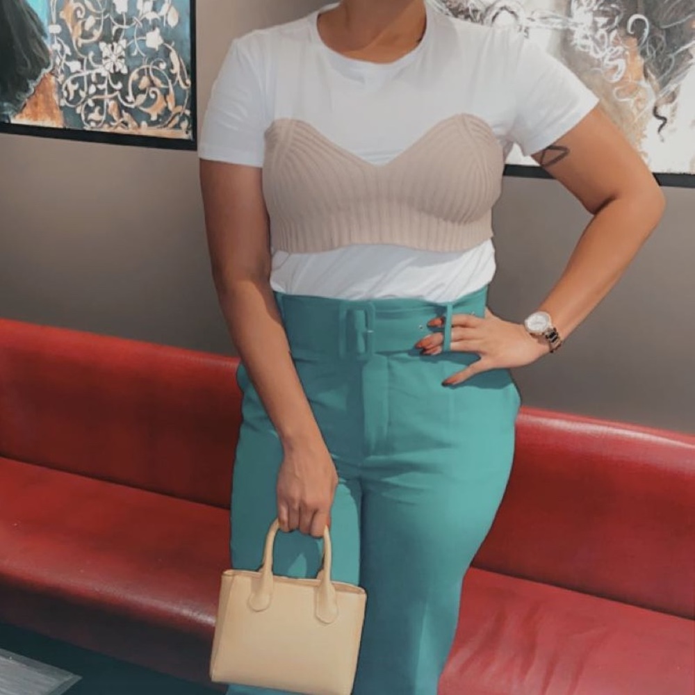 White tee shirt with knit bra-let camel